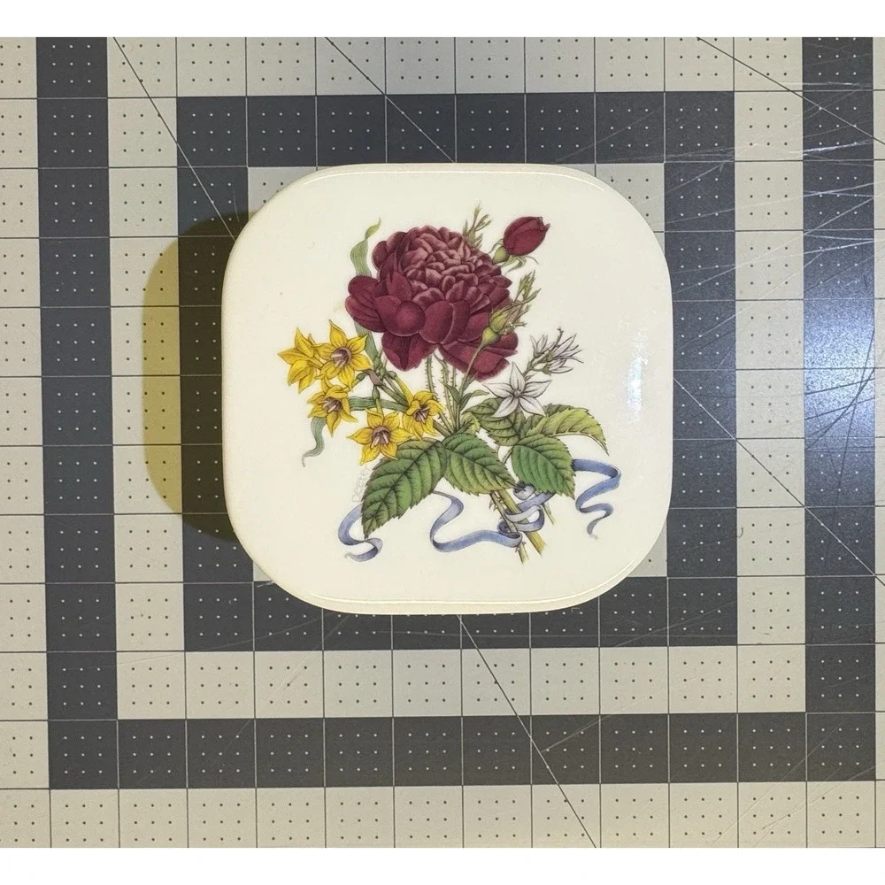 Germaine Monteil Porcelain Dresser Vanity Floral Powder Box & Lid Japan 3